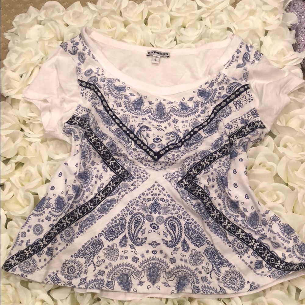 Express patterned t-shirt!